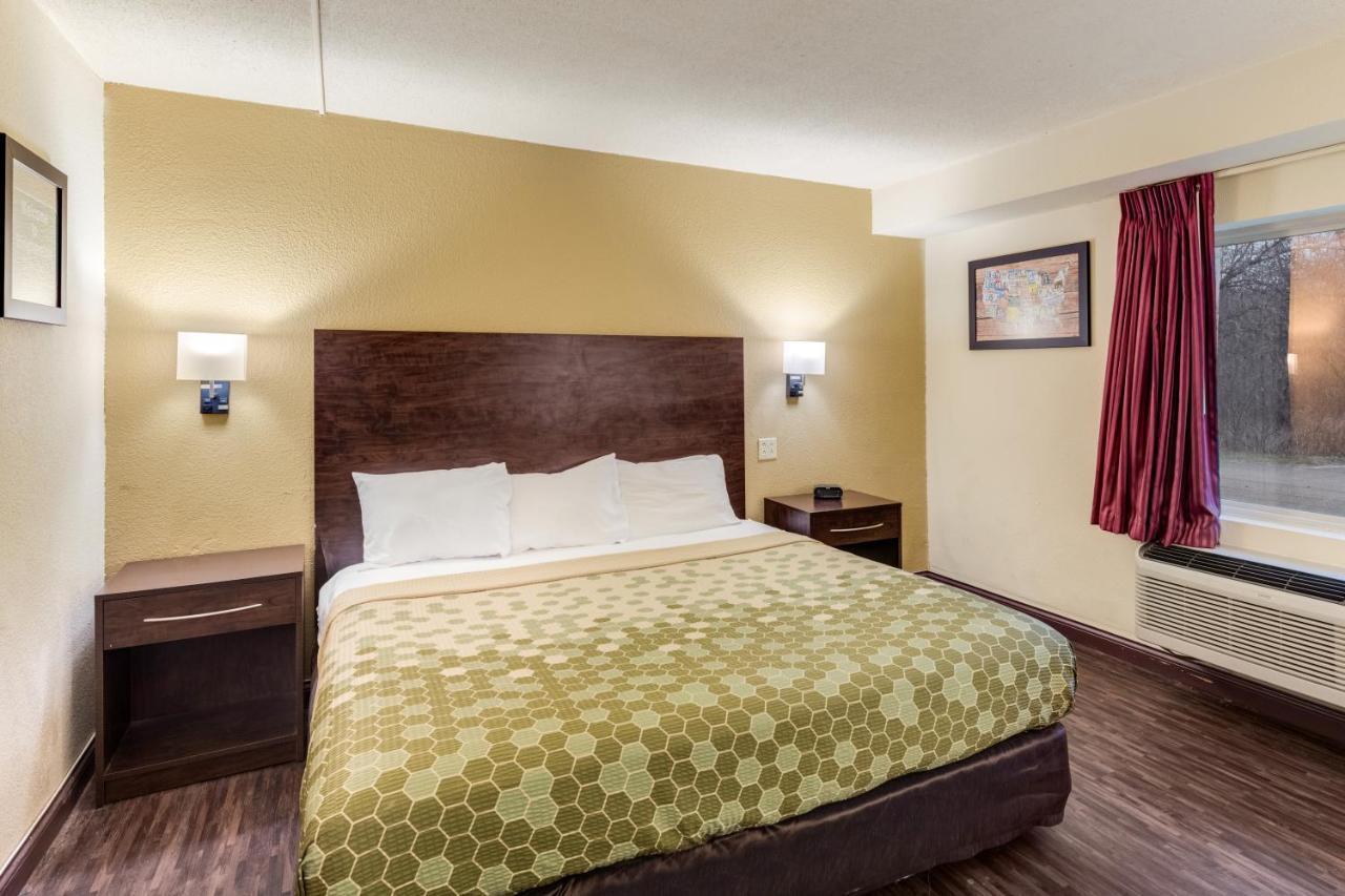 Econo Lodge Inn & Suites Binghamton Exterior photo