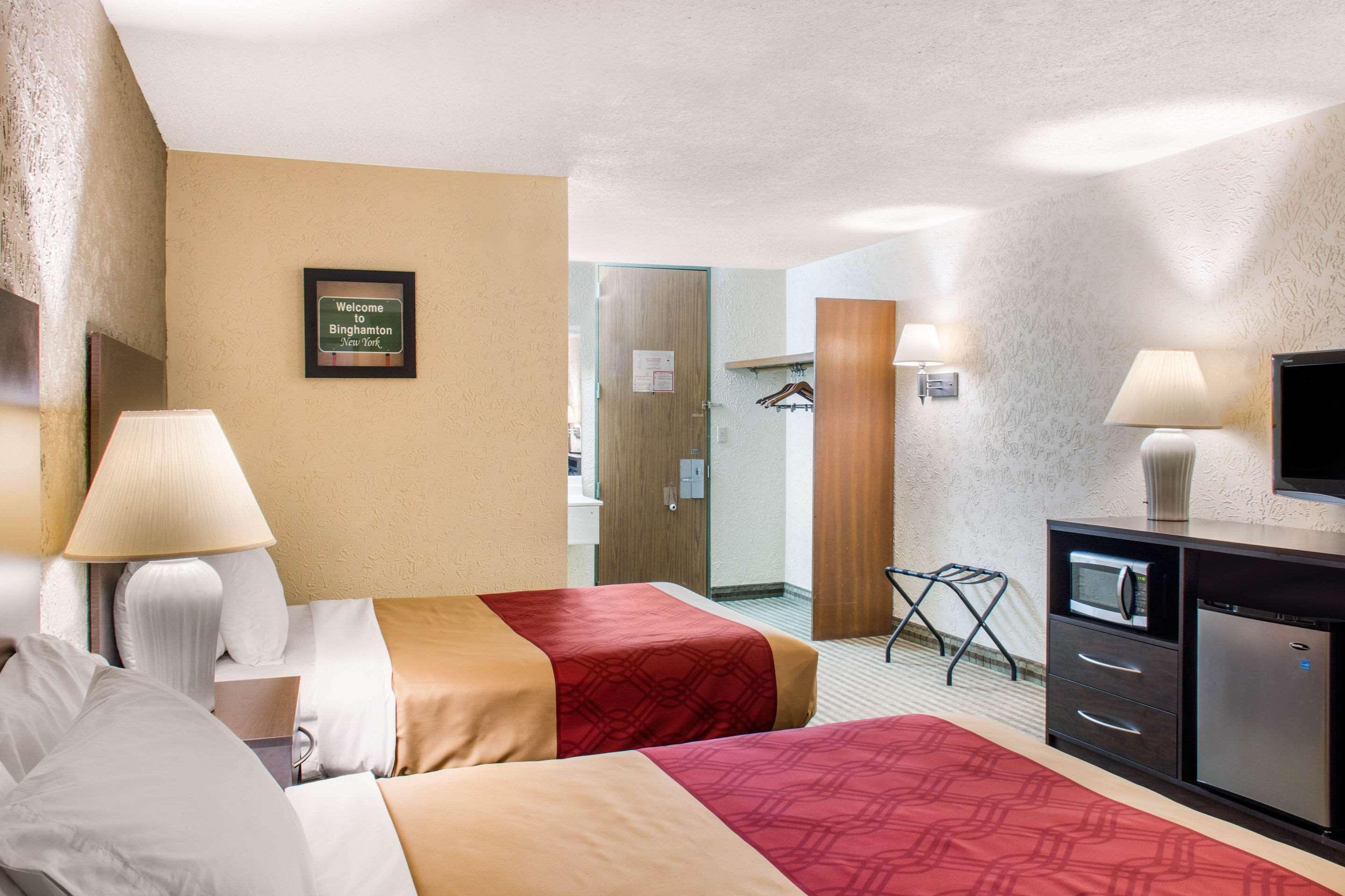 Econo Lodge Inn & Suites Binghamton Exterior photo