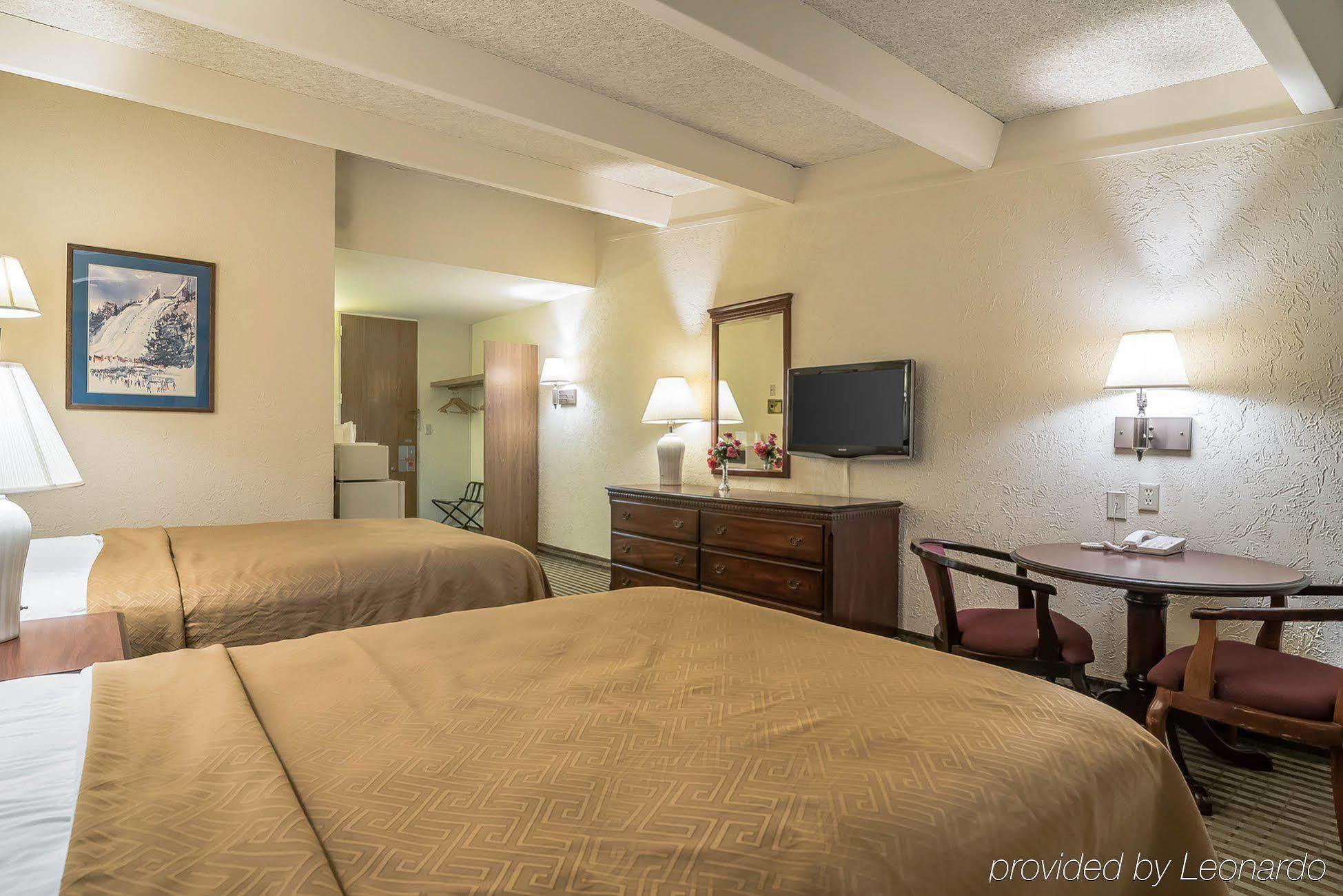 Econo Lodge Inn & Suites Binghamton Exterior photo